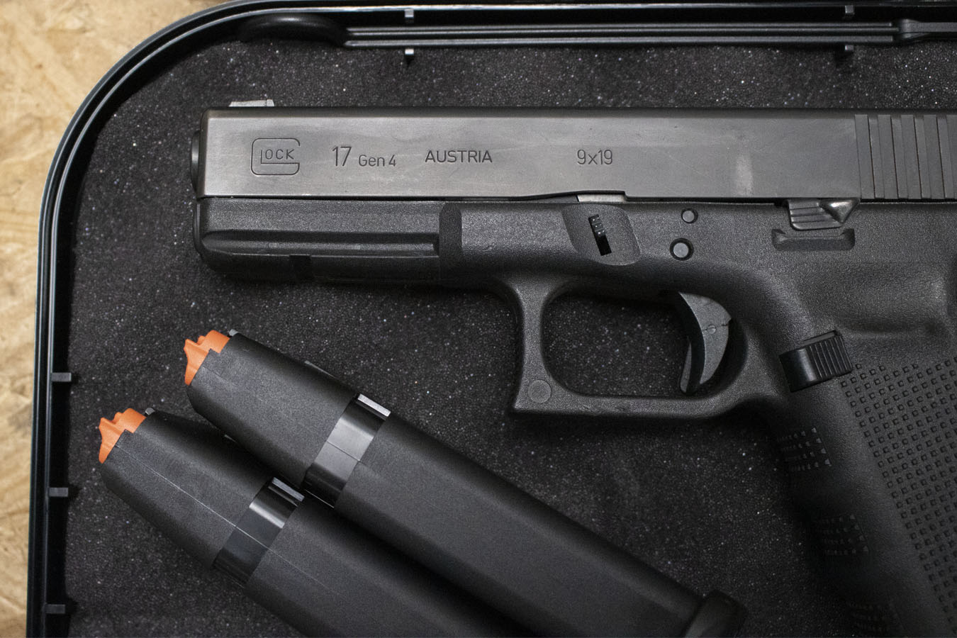 GLOCK 17 Gen4 9mm Police Trade-in Pistol with Three Magazines and Case